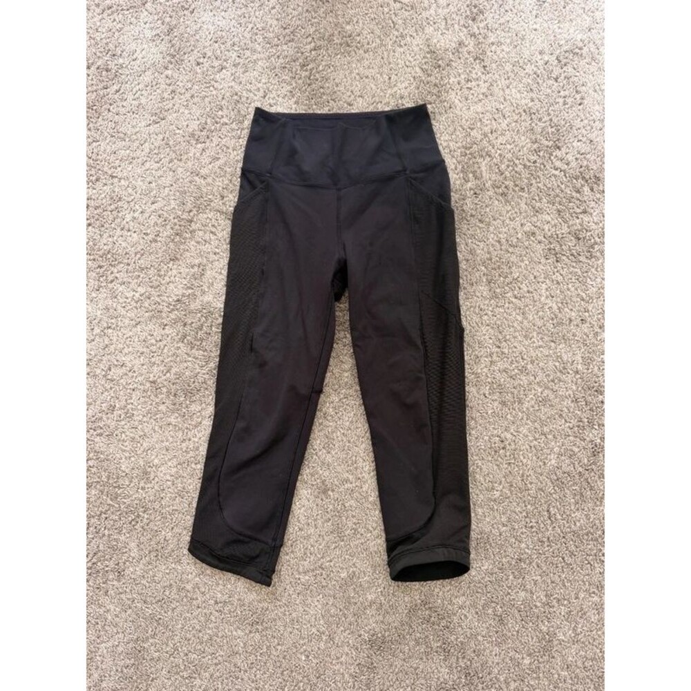 Lululemon Size 4 Body Con Crop